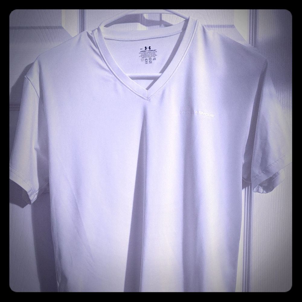 Men's white Under Armour small v neck t shirt